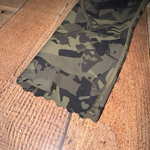 Lululemon Tight Stuff Tight
Pop Cut Fatigue Green Black - Picture 14 of 14